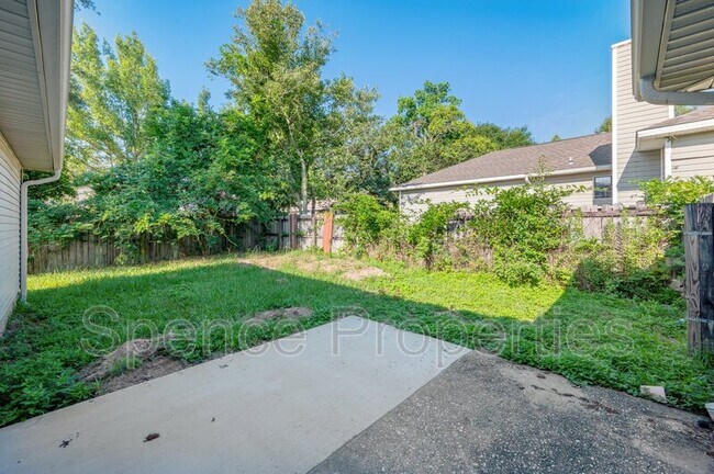Building Photo - 440 Apple Dr