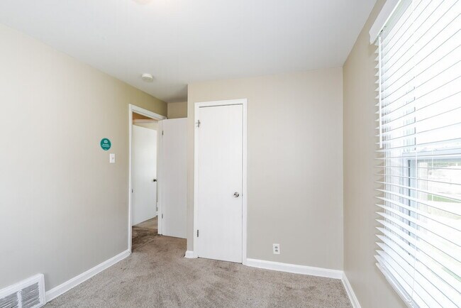 Building Photo - 1123 Roxton Dr