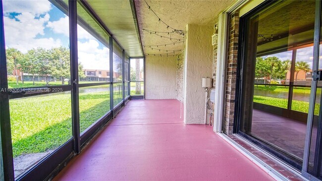 Building Photo - 11101 SW 15th Manor