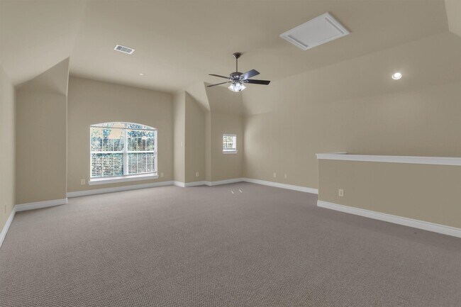 Building Photo - 9006 Lakes at 610 Dr