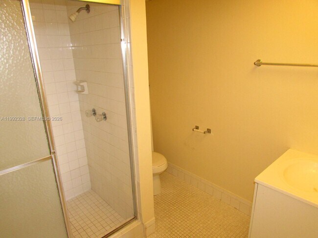 Building Photo - 10090 NW 80th Ct