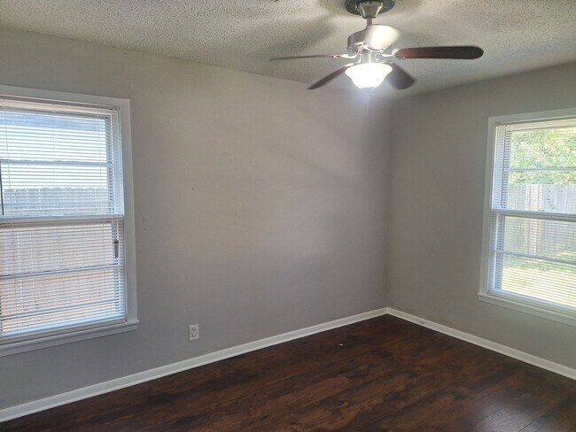 Building Photo - 1225 Harrison Ln