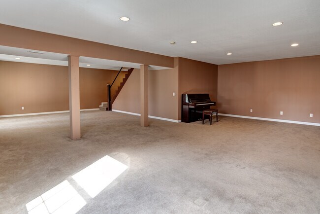 Building Photo - 216 Windsor Ct