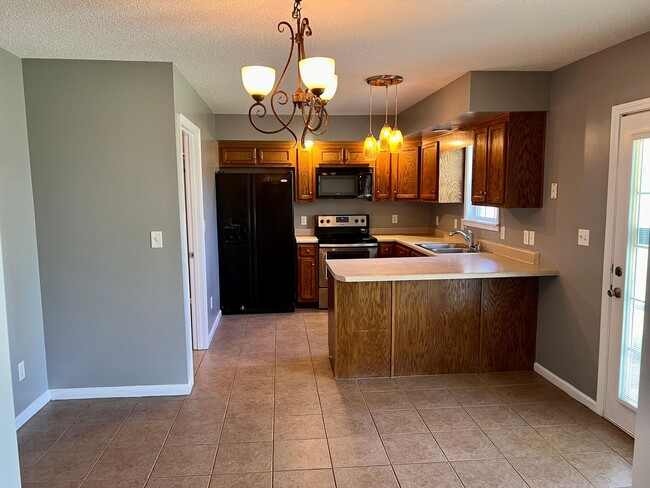 Building Photo - 2404 Whitecliff Cove