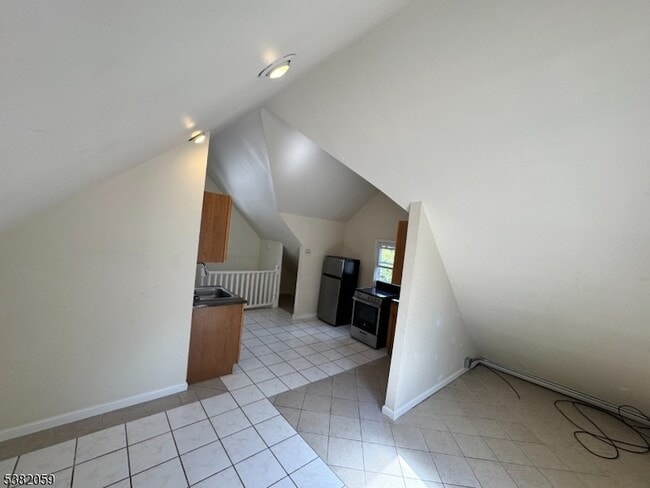 Building Photo - 163 Linden Ave