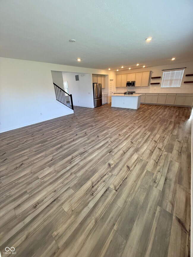 Building Photo - 1046 Elmwood Ln