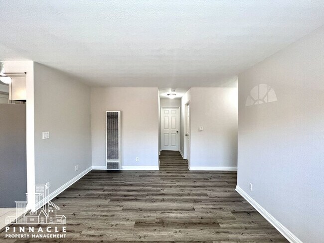 Building Photo - 2 Bed 2 Bath Torrance Apartment For Rent