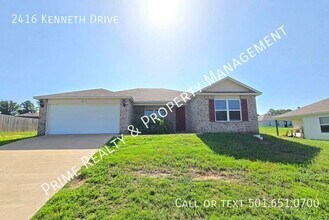 Building Photo - 2416 Kenneth Dr