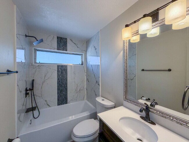 Building Photo - 3525 Riviera Dr