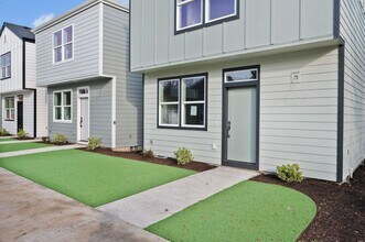 Building Photo - Move In Special- Up to 3 Month's Free !! N...