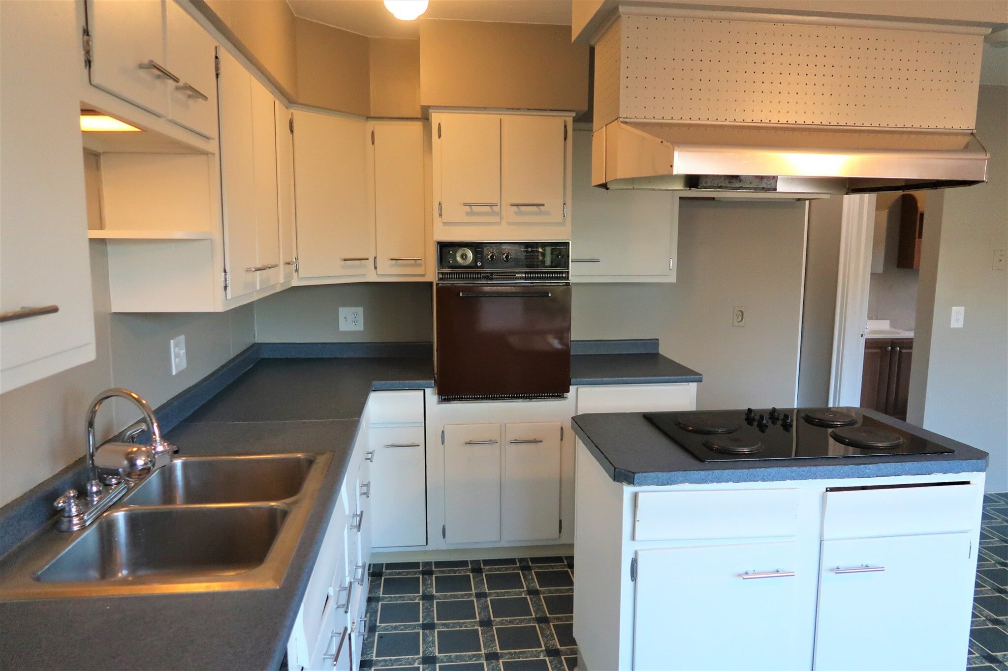 Building Photo - 238 Miller St