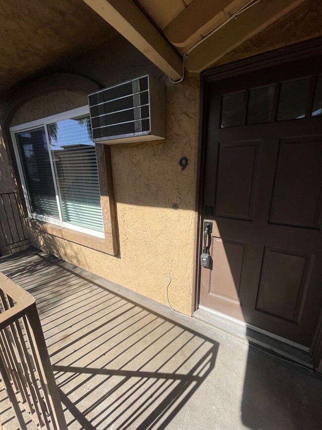 Building Photo - Charming Updated 1 bedroom, 1 bathroom con...