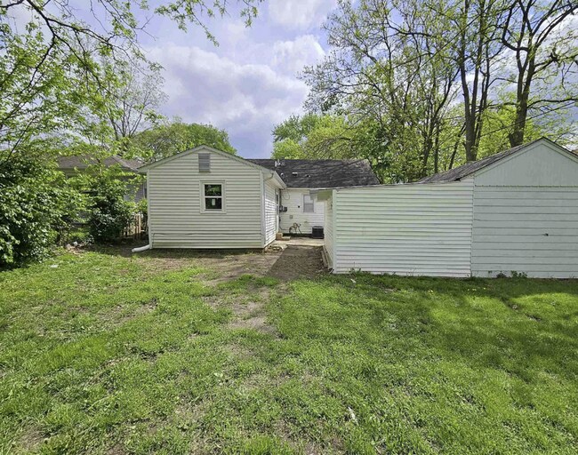 Building Photo - Newly Renovated 3 Bedroom