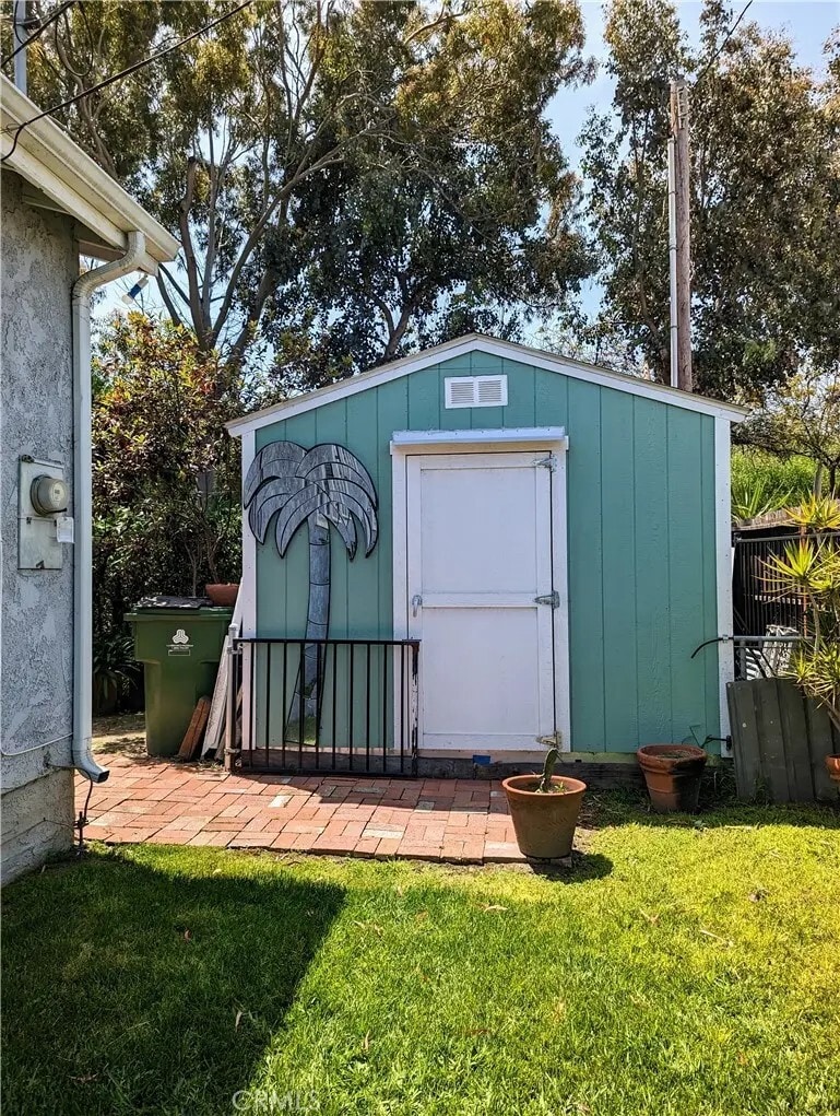 Building Photo - 2325 S Harcourt Ave