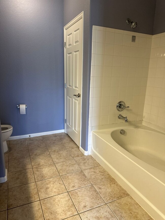 Building Photo - 2 bedroom 2 bathroom Condo in Erie