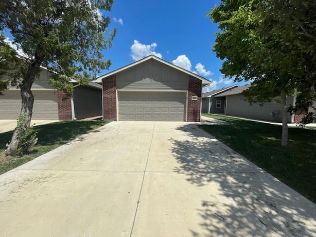Primary Photo - For Rent – Beautiful 3 Bed | 2 Bath Single...