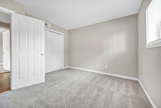 Building Photo - bg0716