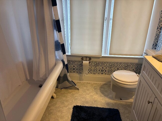 New wallpaper and flooring - 1528 Quarrier St
