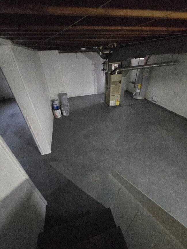 Building Photo - 1820 Oakwood Ave