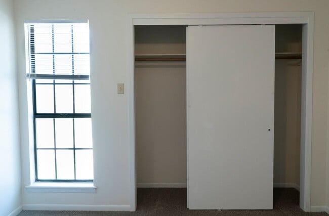 Building Photo - 128 Hayter St