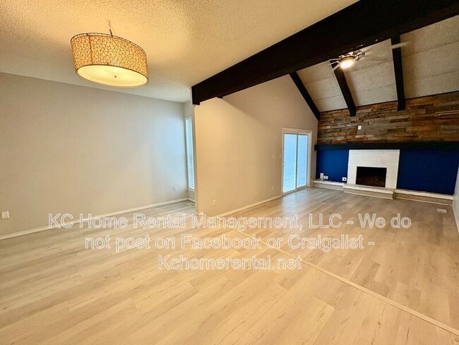 Building Photo - 8027 N Stoddard Ave