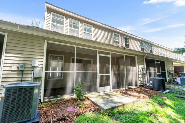 Building Photo - 1096 Harvester Cir