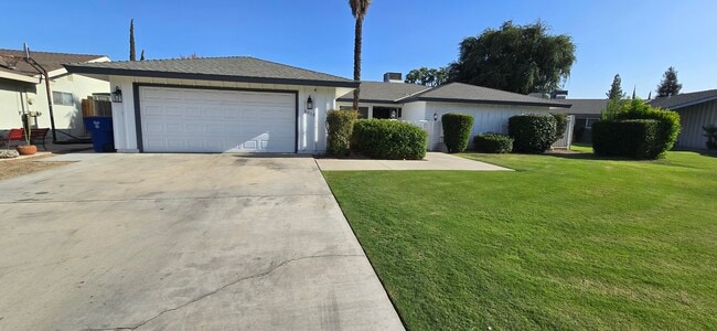 Building Photo - 6013 Poso Ct