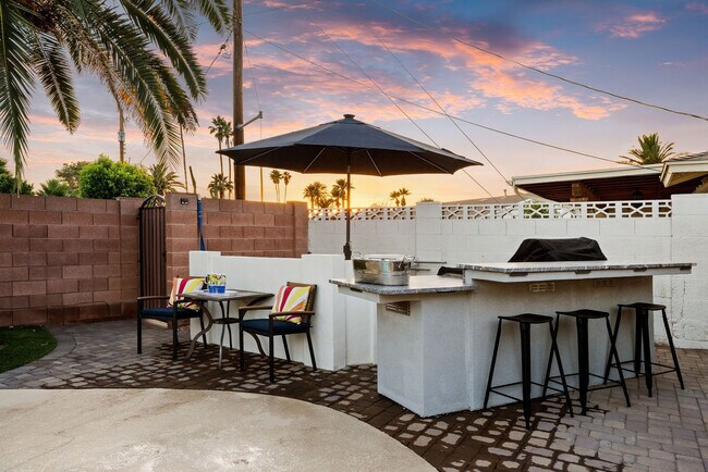 Building Photo - 8259 E Mulberry Ln