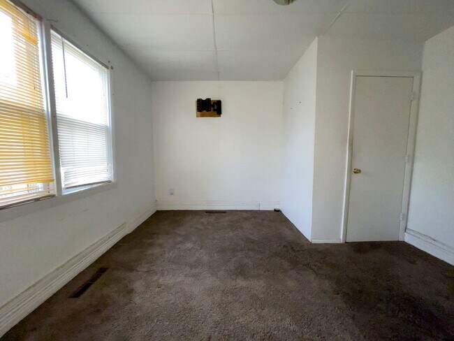 Building Photo - Fall into this cozy 3-Bedroom Home with a fenced in yard & detached garage!