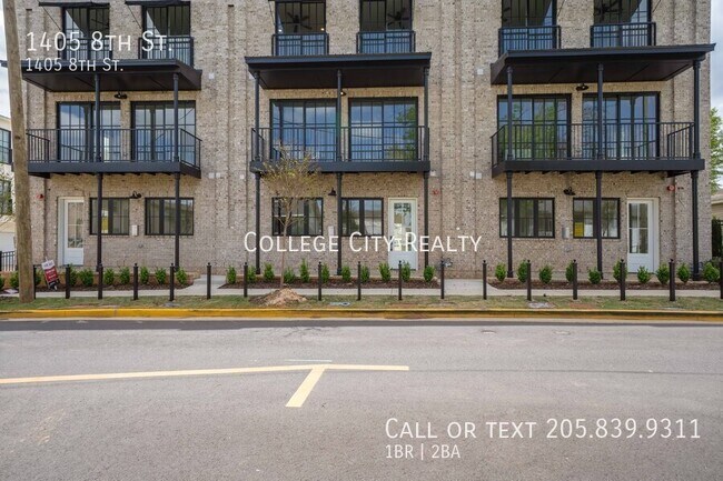 Building Photo - 1405 8th St