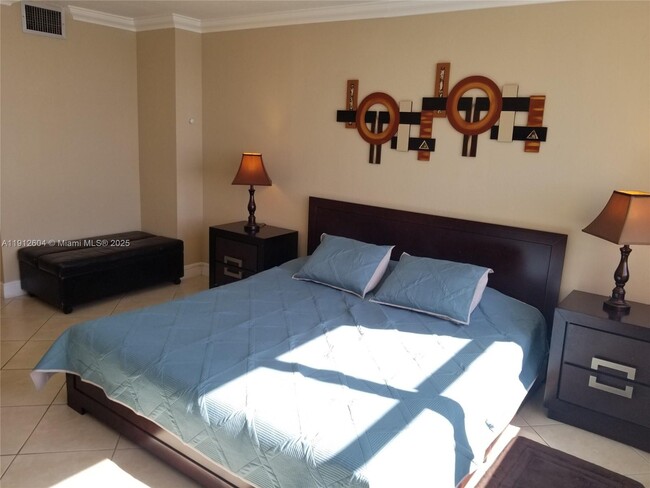 Building Photo - 2101 S Ocean Dr