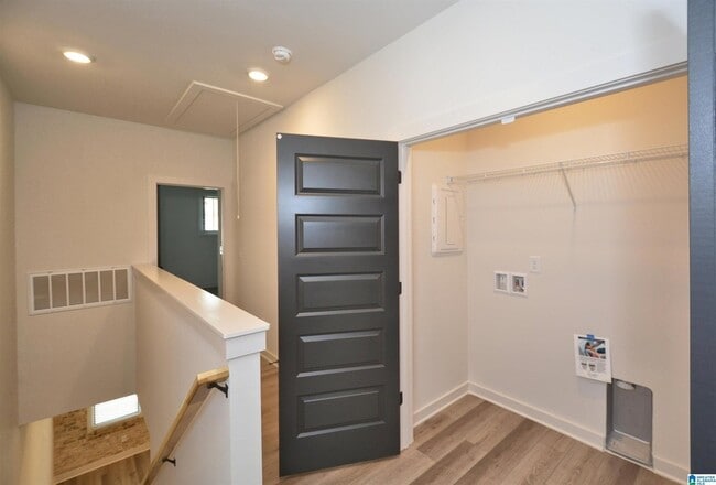 Building Photo - 1107 Windsor Sq