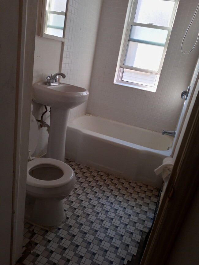 bathroom - 2457 N 1st St