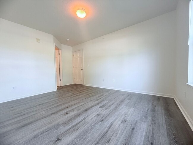 Building Photo - 3-BDR 2-BATH CONDO IN GRAND LEDGE