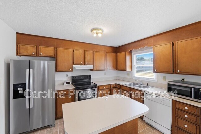 Building Photo - 1607 McFarland Dr