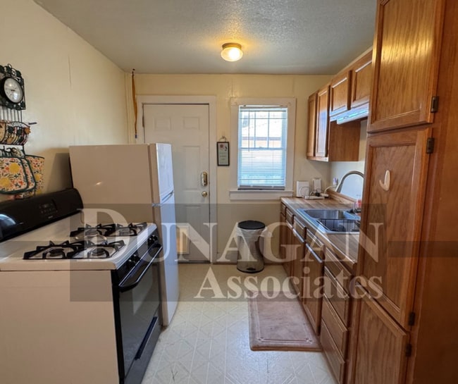 Building Photo - Fully Furnished 1 Bed, 1 Bath house - Open...