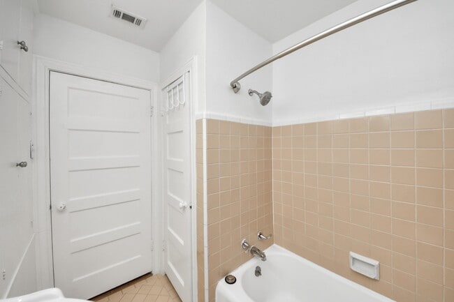 Building Photo - 2332 Sheridan St