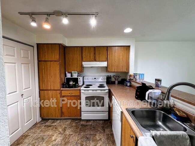 Building Photo - 1700 W Sunn Fjord Ln