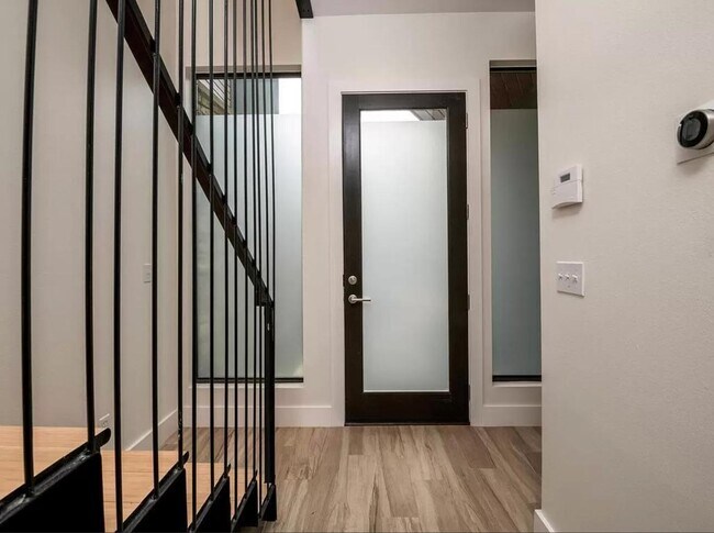 Building Photo - 1907 W 30th St