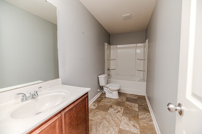 Building Photo - 2441 Westgate Dr