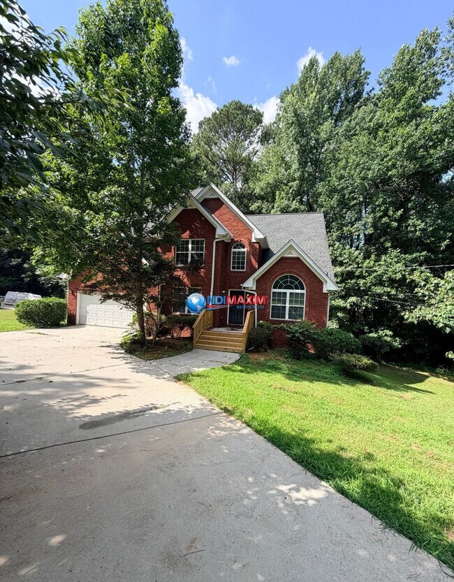 Building Photo - Spacious RENOVATED house with full walk-out basement in Jonesboro
