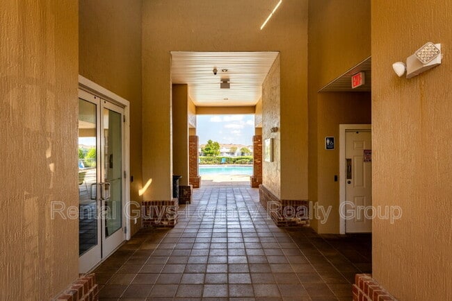 Building Photo - 6986 Roundleaf Dr