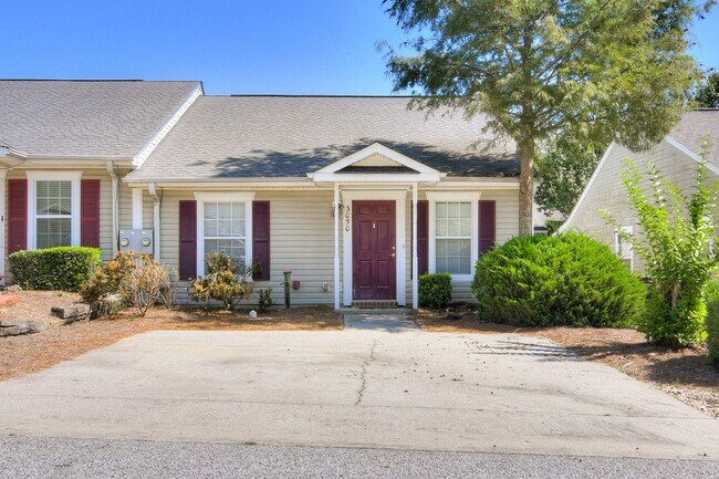 Primary Photo - Updated 2 Bed 2 Bath Townhouse