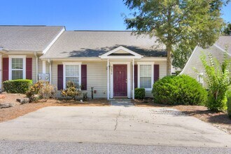 Building Photo - Updated 2 Bed 2 Bath Townhouse
