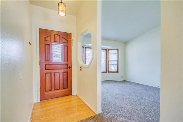 Building Photo - Charming Single Level Home with Open Floor...