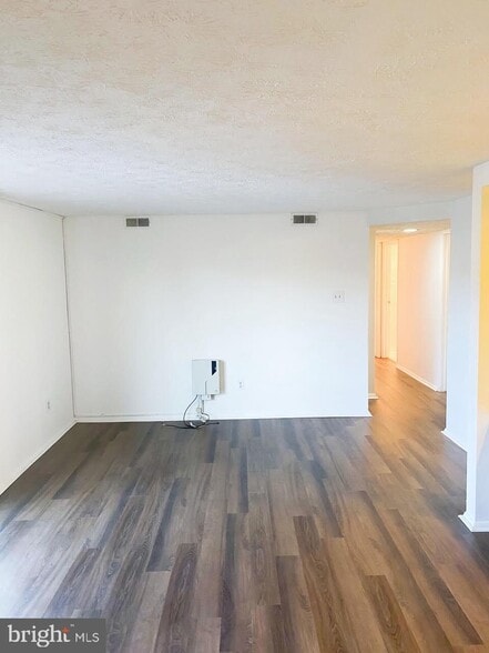 Building Photo - 4400 Groombridge Way