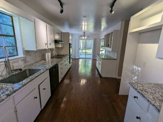 Building Photo - 10501 S Quebec Ave