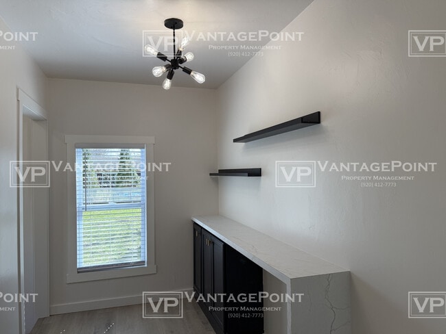 Building Photo - 1335 Dousman St