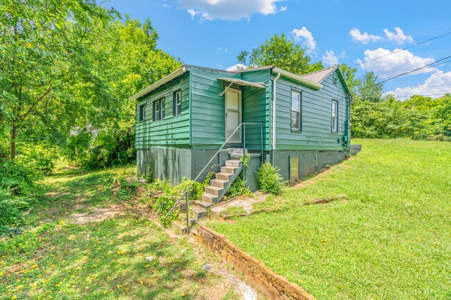 Building Photo - 4100 Garnet Dr