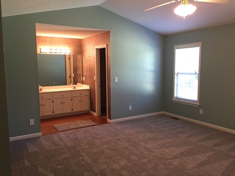 Building Photo - 6 Pearle Brook Ln